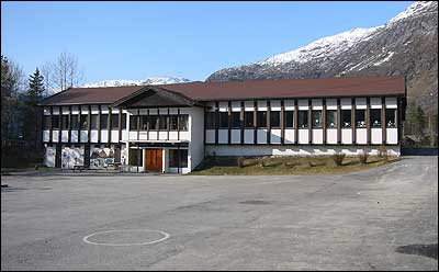 Skulen i p Bjrk i Jostedalen. (Foto: Ottar Starheim, NRK  2003)