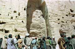 Talibanregimet ødela verdifulle Buddha-statuer i Bamiyan, Afghanistan. (Foto: Ap/Amir Shah) Talibanregimet ødela verdifulle Buddha-statuer i Bamiyan, Afghanistan. (Foto: Ap/Amir Shah)