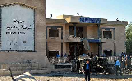 Politistasjonen i Baquba etter angrepet. Foto: Johnson Lai, AP