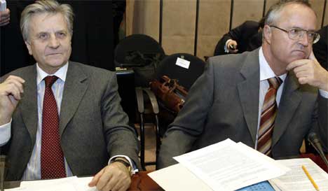 IKKE ENIGE: Tysklands finansminister Hans Eichel (t.h.) og sentralbanksjef Jean Claude Trichet er ikke helt enige om budsjetter. Foto: AFP/Scanpix.