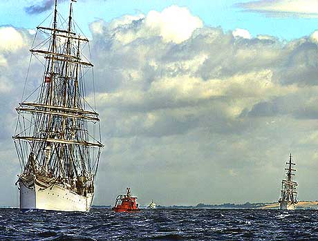 Dei norske seglskipa "Christian Radich" og "Statsraad Lemkuhl" er typiske Tall Ships.