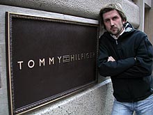 Håkon Haugsbø dro til New York, men Tommy Hilfiger ville ikke la seg intervjue. Foto: FBI