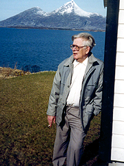 Leif B Lillegaard
