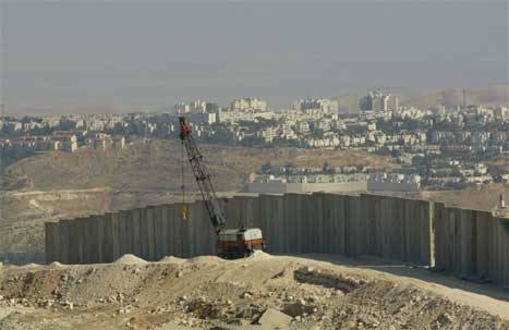 Israel vil trappe opp arbeidet med den sterkt omstridde tryggingsmuren mot Vestbreidda. Israel vil trappe opp arbeidet med den sterkt omstridde tryggingsmuren mot Vestbreidda.