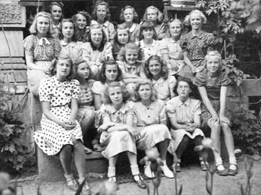 Klasse 7c Majorstua skole 11. juni 1941 etter folkeskoleeksamen Klasse 7c Majorstua skole 11. juni 1941 etter folkeskoleeksamen