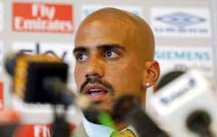 Juan Sebastian Veron må trolig stå over møtet med gamle lagkamerater. (Foto: AP/Scanpix) Juan Sebastian Veron må trolig stå over møtet med gamle lagkamerater. (Foto: AP/Scanpix)