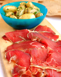 Norsk fenalår skal friste italienske ganer. Foto: Opplysningskontoret for kjøtt. Norsk fenalår skal friste italienske ganer. Foto: Opplysningskontoret for kjøtt.