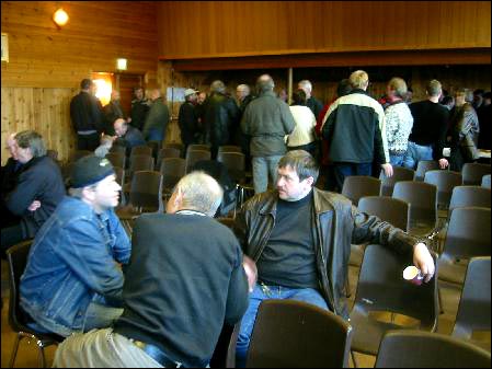 Omlag 100 bønder var på møtet og gjorde et enstemmig vedtak om å satse på Moldeslakteri. Foto: Gunnar Sandvik