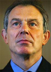 Mange briter tror rapporten vil rette knusende kritikk mot statsminister Tony Blair og hans regjering. Mange briter tror rapporten vil rette knusende kritikk mot statsminister Tony Blair og hans regjering.