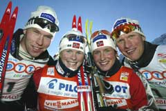Dobbelt norsk seier i sprintlangrenn Fra venstre Håvard Bjerkeli, Hilde G. Pedersen, Marit Bjørgen og Tor Arne Hetland. (Foto: Jon Eeg / SCANPIX)