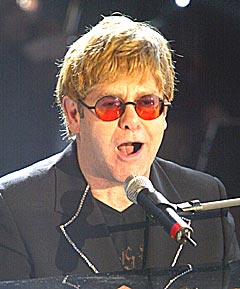 Elton John er også blitt gitt ut i Iran. Foto: AP Photo / Eckehard Schulz.