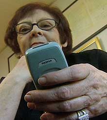 Kari-Grete måtte ut med 2400 kroner før hun fikk stanset SMS-tjenesten. (Hele historien om Kari-Grete kan du se på Nett-TV) Kari-Grete måtte ut med 2400 kroner før hun fikk stanset SMS-tjenesten. (Hele historien om Kari-Grete kan du se på Nett-TV)