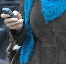 Vær obs når du bestiller SMS-tjenester. Sjekk nøye hva annonseteksten sier og står det ikke noe om hvordan du stopper tjenesten - så ligg unna. Vær obs når du bestiller SMS-tjenester. Sjekk nøye hva annonseteksten sier og står det ikke noe om hvordan du stopper tjenesten - så ligg unna.