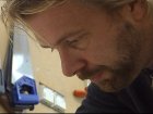 Billedkunsner Tom Erik Andersen i arbeid.  (Foto: Harald Inderhaug)