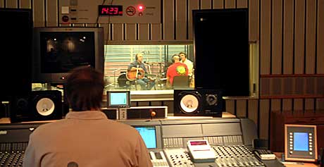 Knutsen og Ludvigsen is back! Her i studioet til Kveldsåpent. Foto: NRK. Knutsen og Ludvigsen is back! Her i studioet til Kveldsåpent. Foto: NRK.