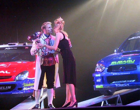 Mange så nok flere ganger på antrekket til Petter Solberg. (Foto: www.pettersolberg.no) Mange så nok flere ganger på antrekket til Petter Solberg. (Foto: www.pettersolberg.no)