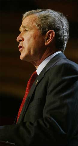 President George W. Bush kan endre fristen for overføring av makt til irakerne. (Arkivfoto: Scanpix)