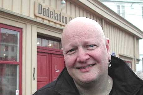 Ryktene om min hårvekst er sterkt overdrevet, sier humørsprederen Frode Alnæs (44). Foto: Kjell Herskedal, NTB.