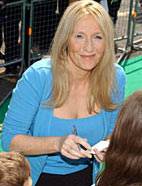  J.K. Rowling har god grunn til å smile med 1,3 milliarder på bok (Foto: Scanpix)