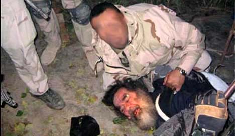 Dette bildet kan være bildet av selve pågripelsen Saddam Hussein 13. desember i år. (Foto: Military.com)