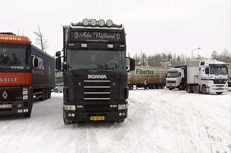 I løpet av tre timer var hele plassen på Svinesund full av lastebiler som manglet kjettinger.