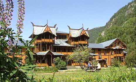 Dalen Hotell er eit viktig kulturminne på Dalen og i Vest-Telemark. Dalen Hotell er eit viktig kulturminne på Dalen og i Vest-Telemark.