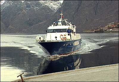 Flmsekspressen trafikkerer Nryfjorden og Sognefjorden. (Foto: NRK)