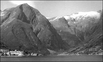 Balholm og Esefjorden i 1942. (Foto: Norsk Film/NRK)
