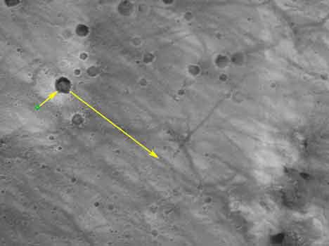 KJØRERUTE: Dette er ruta Spirit skal følge i utforskningen av Mars. Først skal roboten utforske et krater i nærheten av landingsstedet for deretter å kjøre i retning fjellene som ligger mot øst. (Foto: NASA/JPL/MSSS)
