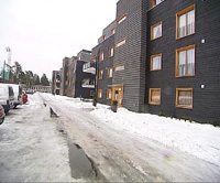 Byggforsk har målt fuktinnholdet i sju av leilighetene på Solvang Terrasse. Foto: NRK