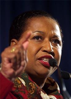 Carol Moseley Braun kaster inn håndkleet. (Foto: AFP/Scanpix) Carol Moseley Braun kaster inn håndkleet. (Foto: AFP/Scanpix)