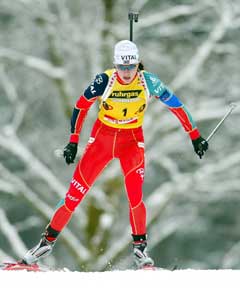 Liv Grete Skjelbreid Poirée på vei til seier på jaktstarten i Ruhpolding. (Foto: Reuters/Scanpix)