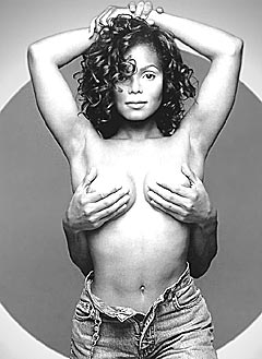 Janet Jackson er kjent for å spille på sex, men skal ha overgått seg selv på sin nye plate. Foto: Promo.
