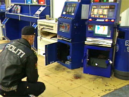 Tidligere er automater blitt brutt opp nattestid. Foto: Bjørn Olav Skjæveland, NRK.