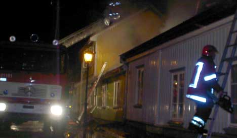 Brannen i Bankenområdet i Halden i november 2003 raserte tre gamle hus fullstendig. Foto Rainer Prang NRK.