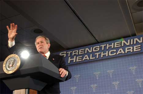 George W. Bush fortalde om arrestasjonen av ein Al Qaida-topp i Irak i ein tale i Little Rock i kveld norsk tid. (Foto: AP-Scanpix)