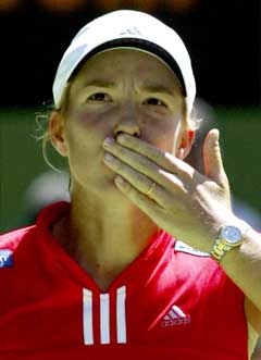 Justine Henin-Hardenne var fornøyd etter kampen. (Foto: Reuters/Scanpix)
