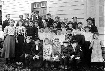 Botnane ungdomslag kring 1910. (Foto i privat eige)