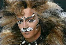 Jan Erik er ikke flau over å stå på scenen i dag, her i forestillingen Cats som Rum Tum Tugger. Foto: Rolf Konow Jan Erik er ikke flau over å stå på scenen i dag, her i forestillingen Cats som Rum Tum Tugger. Foto: Rolf Konow