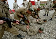 Den internasjonale styrken skal også trene nye irakiske soldater. (Foto: O.Popov, AP)