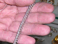 Diamantarmbåndet gikk for 42.000 kroner. røverkjøp! Foto: NRK Diamantarmbåndet gikk for 42.000 kroner. røverkjøp! Foto: NRK