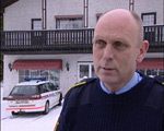 - Vi kan ikke si med sikkerhet at det er en sammenheng mellom de to dødsfallene, sier lensmann John Wold. - Vi kan ikke si med sikkerhet at det er en sammenheng mellom de to dødsfallene, sier lensmann John Wold.