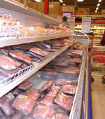 Prisen på kjøttvarer må reduseres for å få ned sigarettimporten, sier rusmiddelforsker.