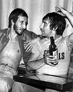 Pete Townsend (t.v.) hadde sitt svare strev med å holde Keith Moon i tøylene. Pete Townsend (t.v.) hadde sitt svare strev med å holde Keith Moon i tøylene.