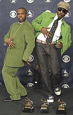 Antwan "Big Boi" (til venstre) og Andre "3000" Benjamin fra Outkast fikk tre Grammys. Foto: REUTERS / Mike Blake.