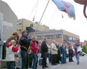 Ansatte som aksjonerte mot salg av aksjene i Halden Arbeiderblad (foto:arkiv) Ansatte som aksjonerte mot salg av aksjene i Halden Arbeiderblad (foto:arkiv)