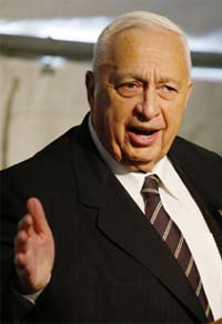 – Jeg er fritatt fra denne forpliktelsen, sier statsminister Ariel Sharon. (Foto: AP / Scanpix)
