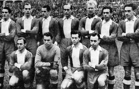 Norgesmesterskapet (NM) i fotball 1945. Lyn - Fredrikstad. Foto: Scanpix. Norgesmesterskapet (NM) i fotball 1945. Lyn - Fredrikstad. Foto: Scanpix.