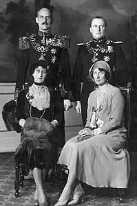 Kong Haakon, kronprins Olav, Dronning Maud og kronprinsesse Märta.