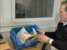 Stefan Olgarsson mottar mengder av post fra folk som ønsker å få opphevet operatørsperrer på mobilene sine. Stefan Olgarsson mottar mengder av post fra folk som ønsker å få opphevet operatørsperrer på mobilene sine.